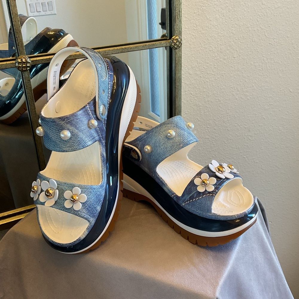 Crocs Mega Crush Blue Denim Print Sandals with Floral and Pearls Charms Sz 10w - Picture 2 of 7